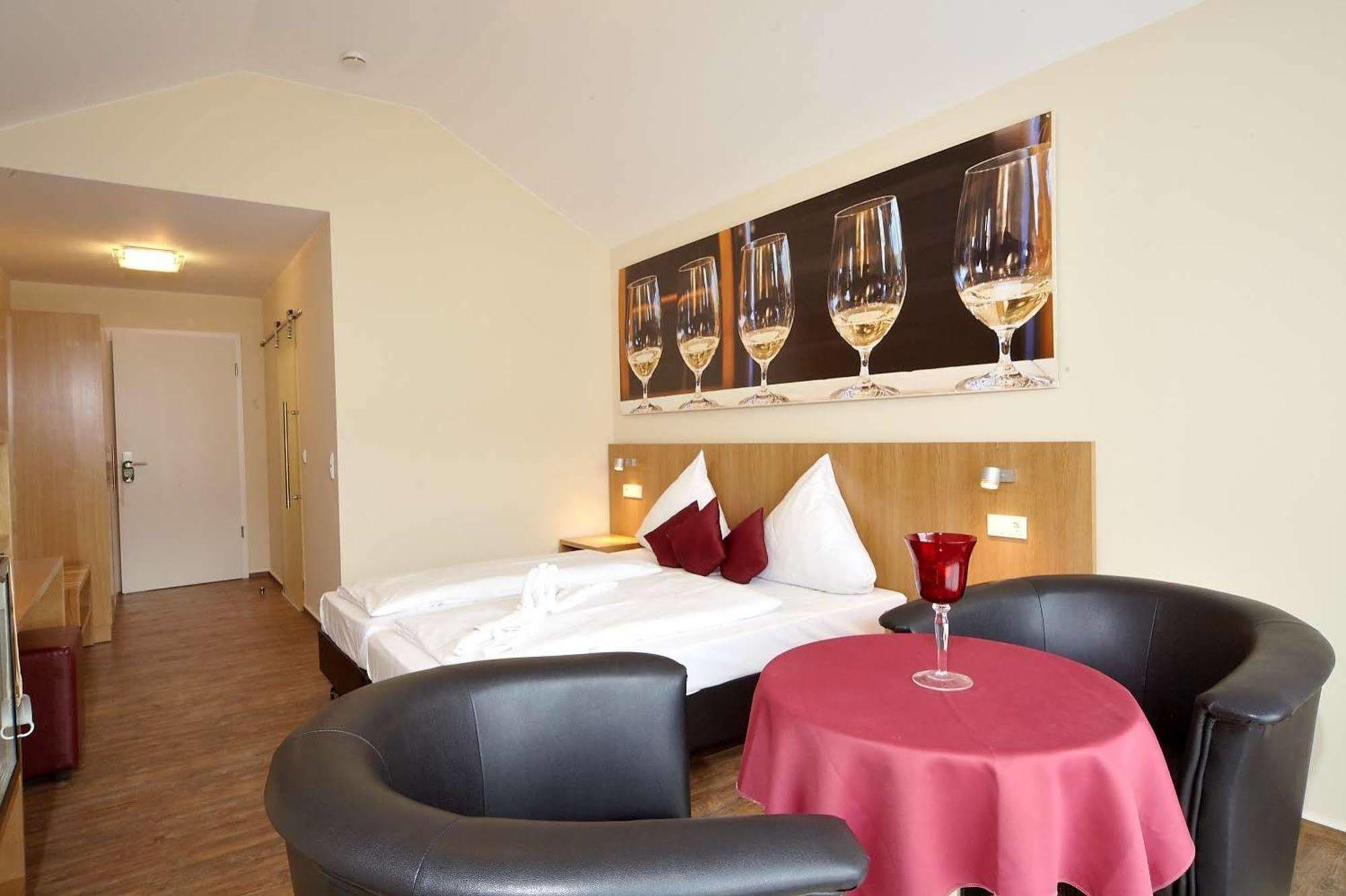 Christiana'S Wein & Art Hotel Bernkastel-Kues Exterior photo